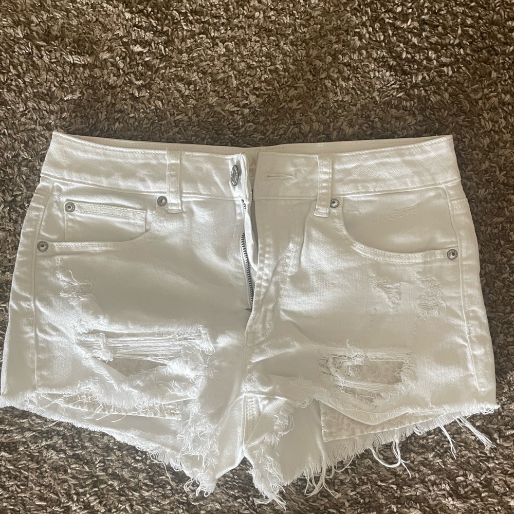 American Eagle distressed white jean short. Size 6